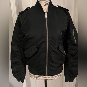 Aritzia Talula "Whitby" Bomber Jacket
Quilted
